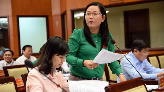 Đại biểu Châu Trương Hoàng Thảo phát biểu về tình hình cháy nổ trên địa bàn TP.HCM - Ảnh Tự Trung