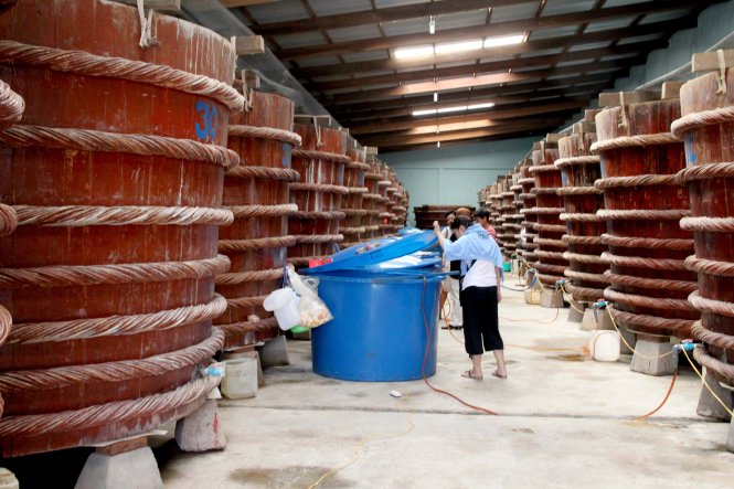 Một nhà thùng làm nước mắm truyền thống tại 
Phú Quốc - Ảnh: T.Đức