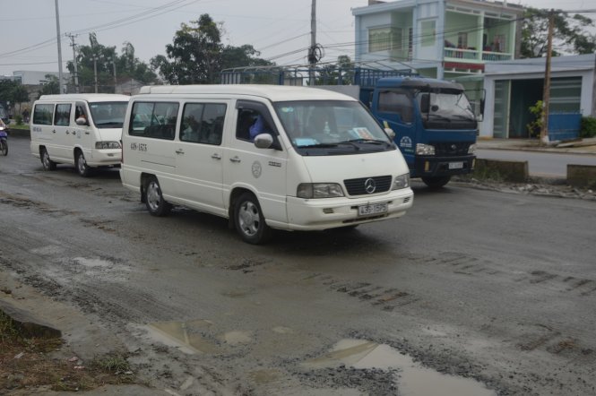 Đường sá nham nhở vì dự án chưa thể tiếp tục triển khai - Ảnh: Thanh Ba
