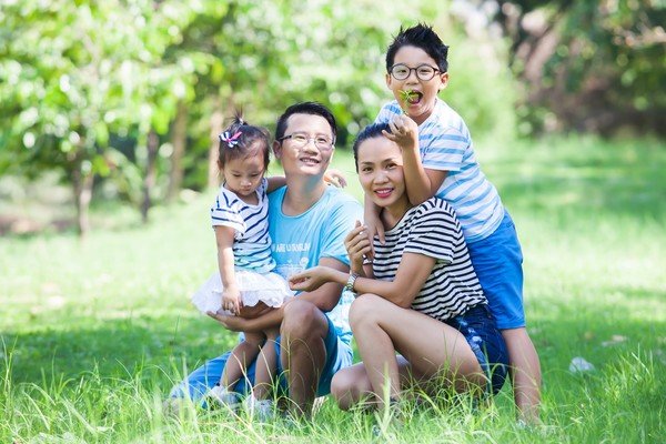 Gia đình nam ca sĩ Hoàng Bách - Ảnh tư liệu