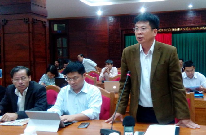 Ông Bùi Hồng Quý - chánh VP UBND tỉnh Đắk Lắk giới thiệu thành phần, công bố nội dung họp báo - Ảnh: B.D