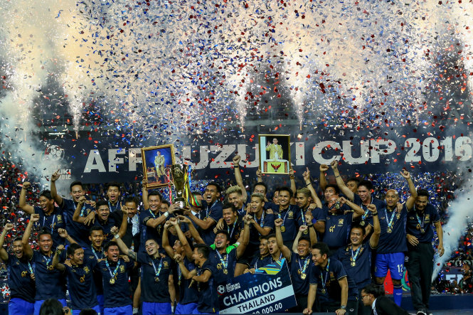 Thái Lan ăn mừng chức vô địch AFF Cup 2016. Ảnh: REUTERS