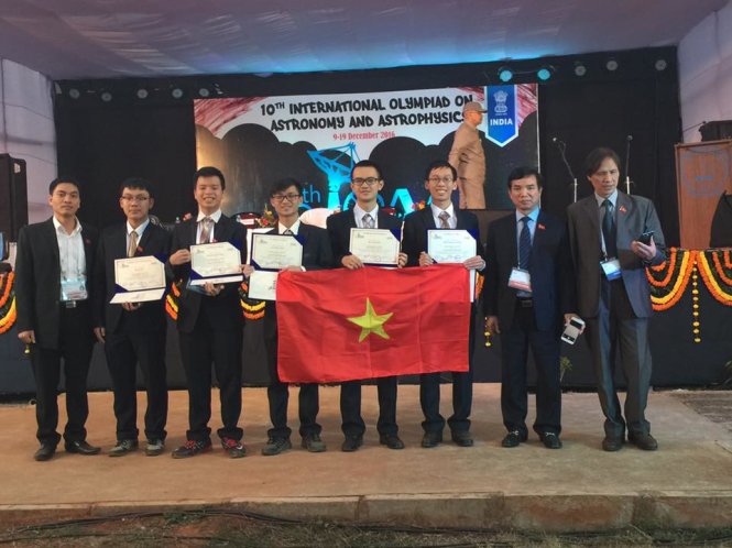 Lễ trao giải tối 18-12 cho đoàn Việt Nam tham gia Olympic - Ảnh: T.Hương