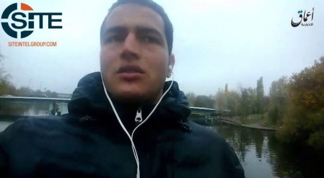 Tên Anis Amri thề trung thành với thủ lĩnh IS trong đoạn video do hãng tin có quan hệ với tổ chức khủng bố này tung ra ngày 23-12 - Ảnh: SITE