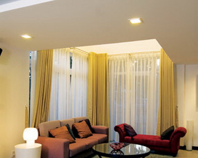 Cần một khoảng trống tối thiểu 15cm giữa trần giả và trần nhà nguyên thuỷ để có thể bố trí chiếu sáng âm trần một cách thoải mái