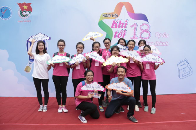 Các học sinh vui cùng ngày hội “Khi tôi 18” Ảnh: C.K.