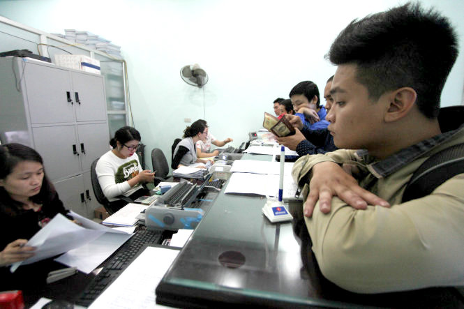 Doanh nghiệp phải mất thêm thời gian chờ đợi để hoàn tất việc kê khai cũng như nộp phí hạ tầng cảng biển tại TP Hải Phòng - Ảnh: TIẾN THẮNG