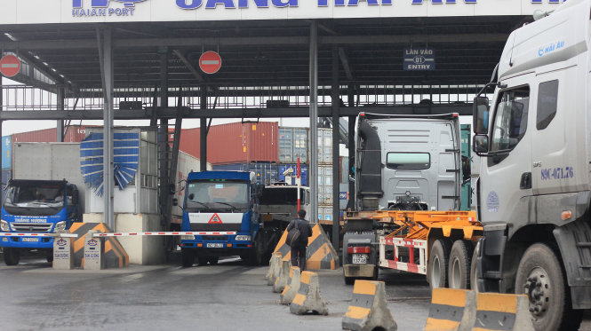 Doanh nghiệp không có giấy thu phí hạ tầng cửa khẩu cảng biển vẫn được làm thủ tục thông quan hàng hóa tại khu vực TP Hải Phòng - Ảnh: Tiến Thắng