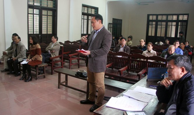 Ông Nguyễn Anh Ngọc - đại diện Công ty liên danh nhà thầu Anh Đức - Sao Mai tranh luận tại phiên tòa sáng 16-1 - Ảnh: Doãn Hòa