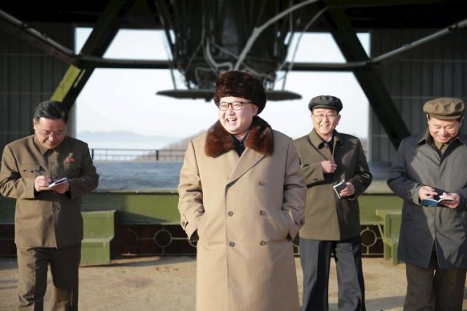Lãnh đạo Triều Tiên Kim Jong Un đến thăm Trung tâm Vũ trụ Sohae - Ảnh: Reuters