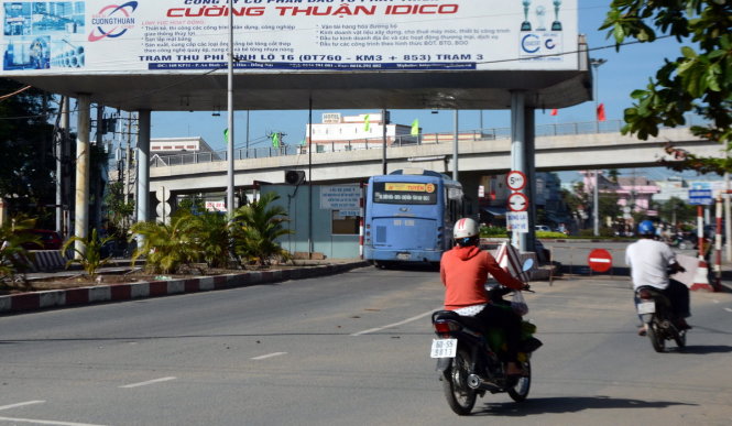Trạm thu phí số 3 tại tỉnh lộ 16 - Ảnh: ĐỨC TRONG