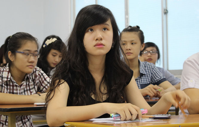 Thí sinh dự thi tuyển sinh đại học, cao đẳng - Ảnh: HÀ BÌNH