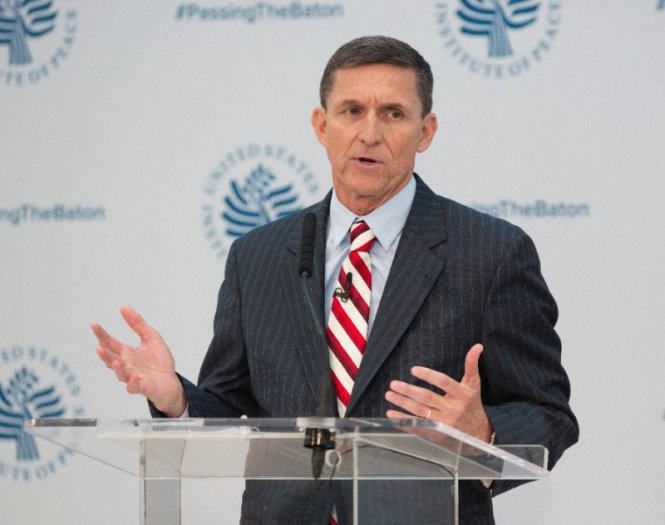 Cố vấn an ninh quốc gia Mỹ Michael Flynn bác bỏ việc các cuộc điện thoại của ông với đại sứ Nga trước khi ông Trump nhậm chức có liên quan tới những lệnh trừng phạt của Mỹ với Nga - Ảnh: AFP