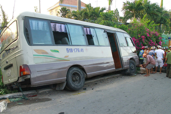 Chiếc xe khách gây tai nạn thương tâm tại Bình Dương chiều 13-2 - Ảnh: XUÂN AN
