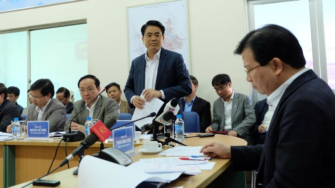 chủ tịch UBND thành phố Hà Nội Nguyễn Đức Chung cho biết tháng 6-2016 thành phố Hà Nội sẽ trình HĐND thành phố chương trình liên quan đến hạn chế xe máy, sau đó sẽ trình Chính phủ. Tinh thần đề xuất theo hướng thành phố sẽ bỏ ra khoản tiền hỗ trợ và có biện pháp thu hồi các xe máy, xe ô tô đã quá hạn sử dụng - Ảnh: Xuân Long