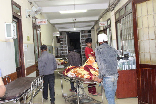 Khoa Cấp cứu – Bệnh viện đa khoa tỉnh Đắk Lắk nơi anh Nguyễn Khắc Tiệp (thôn 7, xã Ea M’doan, huyện M’Đrắk) - nạn nhân của vụ nổ bình gas đang cấp cứu tối 21-2