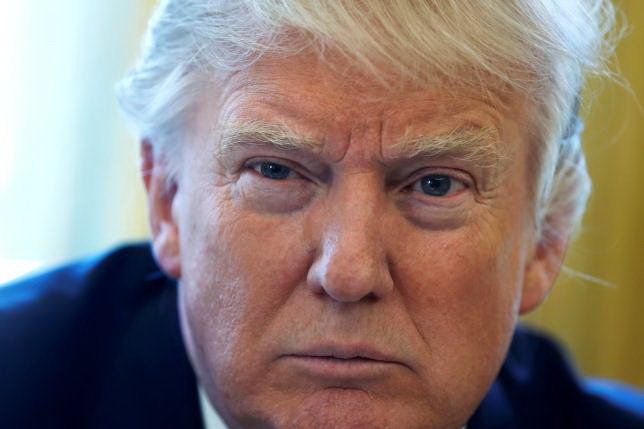 Tổng thống Donald Trump trong buổi phỏng vấn với Reuters tại Phòng bầu dục, ngày 23-2 - Ảnh: Reuters