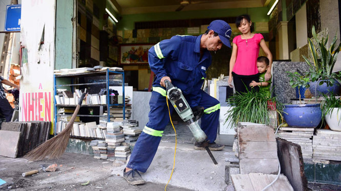 Hành lang lấn chiếm bị tháo dỡ - Ảnh: Hữu Thuận