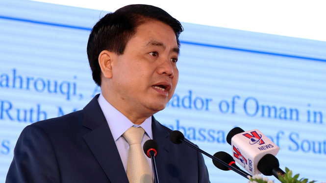 Chủ tịch UBND thành phố Hà Nội Nguyễn Đức Chung yêu cầu dự án nhà máy nước mặt sông Đuống cần rút ngắn thời gian thi công từ 22 tháng xuống còn 18 tháng để sớm cung cấp nước sạch cho người dân - Ảnh: Xuân Long