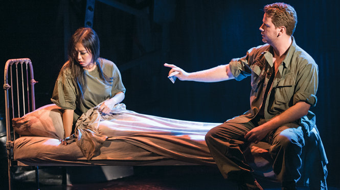 Một cảnh trong vở nhạc kịch Miss Saigon - Ảnh: Variety