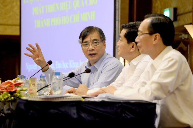 PGS.TS Trần Đình Thiên, viện trưởng Viện Kinh tế Việt Nam, phát biểu tại hội thảo “Các vấn đề phát triển TP.HCM, cơ chế - chính sách đột phá” chiều 9-3 - Ảnh: Tự Trung
