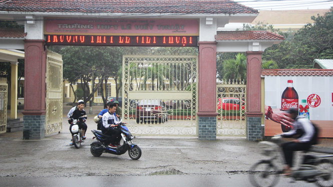 Trường THPT Lê Viết Thuật (TP Vinh) - Hội đồng thi diễn ra kỳ thi THPT tỉnh Nghệ An năm 2016-2017, nơi thí sinh “tố” giám thị có hành vi gian lận - Ảnh: DOÃN HÒA