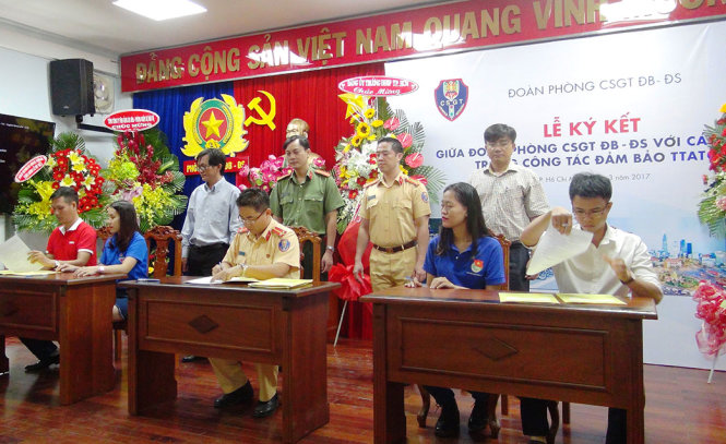 Đoàn Phòng PC67 ký kết với các cơ sở đoàn báo chí - Ảnh: SƠN BÌNH