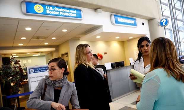 Văn phòng hải quan và biên phòng tại sân bay quốc tế Los Angeles ở California, Mỹ - Ảnh: Reuters