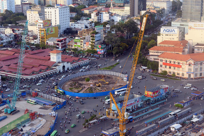 Đoạn từ vòng xoay Quách Thị Trang (phía trước chợ Bến Thành) đi dọc đường Lê Lợi đến Nhà hát TP là đoạn metro đi ngầm và có trung tâm thương mại ngầm trong lòng đường Lê Lợi - Ảnh: HỮU KHOA