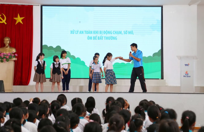 Buổi triển khai chuyên đề giáo dục về xâm hại tình dục cho học sinh tại Đồng Nai sáng ngày 27-3-2017. Ảnh: Tấn Minh