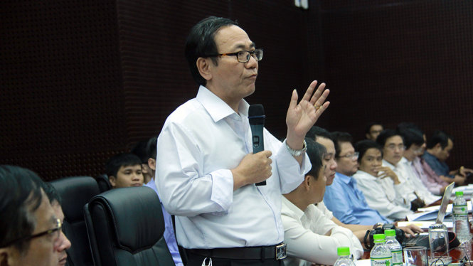 Ông Lê Bá Dũng, trả lời tài buổi họp báo - Ảnh: Hữu Khá