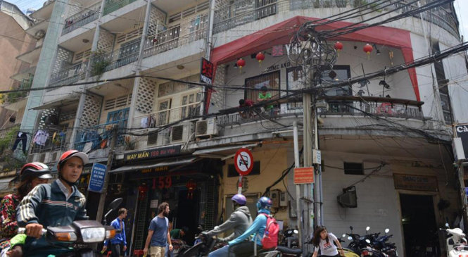 Chung cư 175, đường Bùi Viện đang nằm trong kế hoạch tháo dỡ của quận 1 - Ảnh: LÊ PHAN