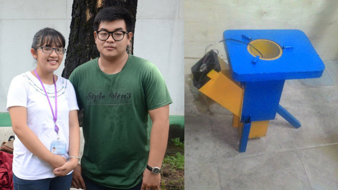 Công Hậu và Minh Đan cùng mô hình bếp củi của mình - Ảnh: NVCC