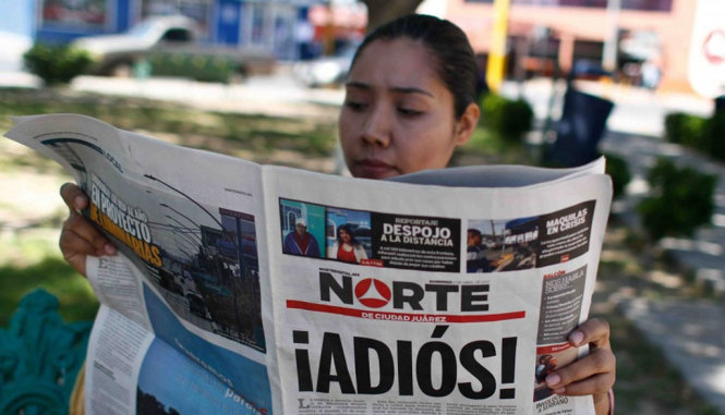 Một người đọc tờ Norte - Ảnh: Washington Post