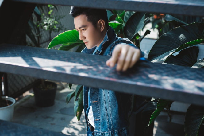 Sau 17 năm gia nhập làng giải trí, Nguyễn Phi Hùng vẫn giữ được vẻ thanh lịch như ngày nào - Ảnh: Quang Huy