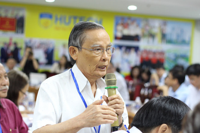 Đại diện Trường ĐH Duy Tân phát biểu tạo hội nghị sáng 14-4 - Ảnh: M.G