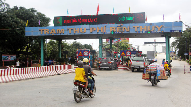 Trạm thu phí cầu Bến Thủy - Ảnh: DOÃN HÒA