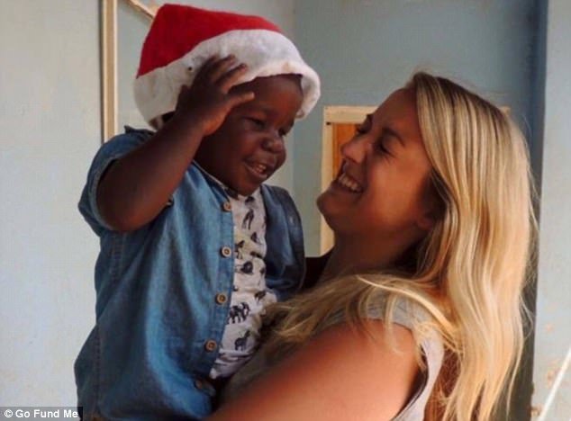 Emilie Larter và bé Adam - Nguồn: Go Fund Me