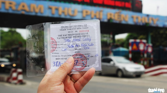Thẻ miễn phí qua trạm thu phí Bến Thủy 1 có thời hạn trong 6 tháng - Ảnh: DOÃN HÒA