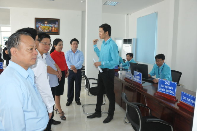 Các đại biểu tham quan Trung tâm tại buổi lễ - Ảnh: BÙI LIÊM