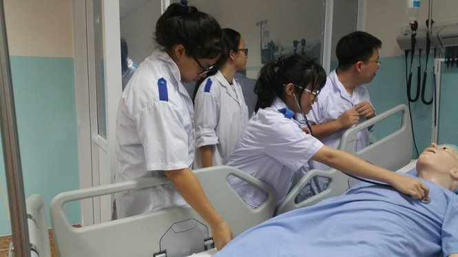 Học sinh thích thú với trải nghiệm tại Trường đại học Y khoa Phạm Ngọc Thạch, TP.HCM - Ảnh: C.K.