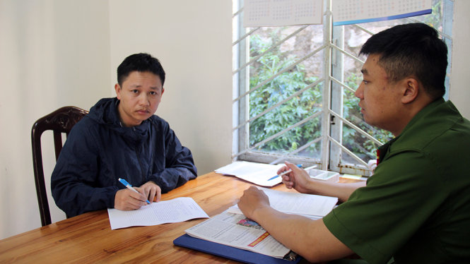 Nghi can Nguyễn Văn Vĩ tại cơ quan điều tra - Ảnh: Đ. Huy