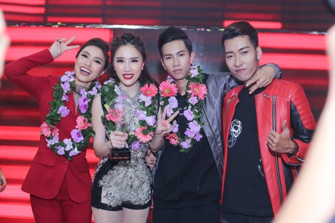 Đội Bảo Thy giành chiến thắng tại Hòa âm ánh sáng 2017.