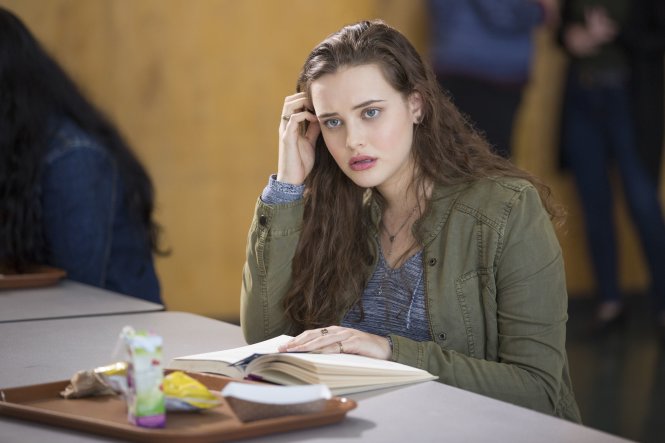 Nữ nhân vật chính Hannah Baker (do Katherine Langford đóng) trong phim 13 reasons why - Ảnh: Reuters
