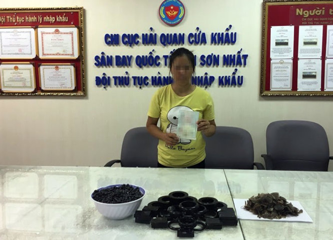 Người phụ nữ cùng tang vật
