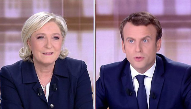 Bà Marine Le Pen (trái) và ông Emmanuel Macron trong cuộc tranh luận trên truyền hình ngày 3-5 - Ảnh: BBC