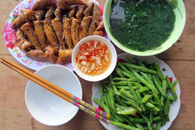 Món cá bống kho tiêu hiện diện trong bữa cơm của người dân quê