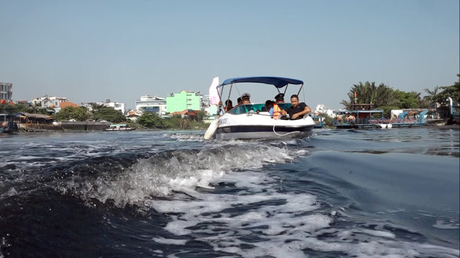 Sông Vàm Thuật khu vực  phà An Thới Đông nhìn từ giữa sông - Ảnh Chế Thân