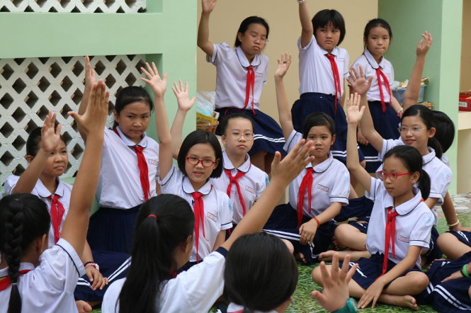 Một buổi sinh hoạt về kiến thức chống xâm hại tình dục cho bạn bè trong lớp do T. N. tổ chức - Ảnh: T.TUYỀN