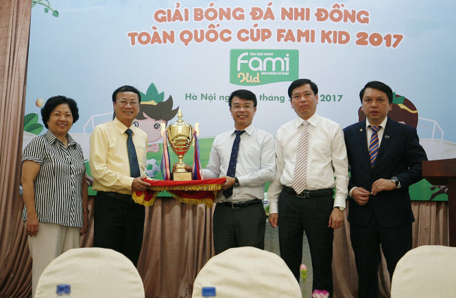 Ban tổ chức phát động giải đấu - Ảnh: NAM TRẦN